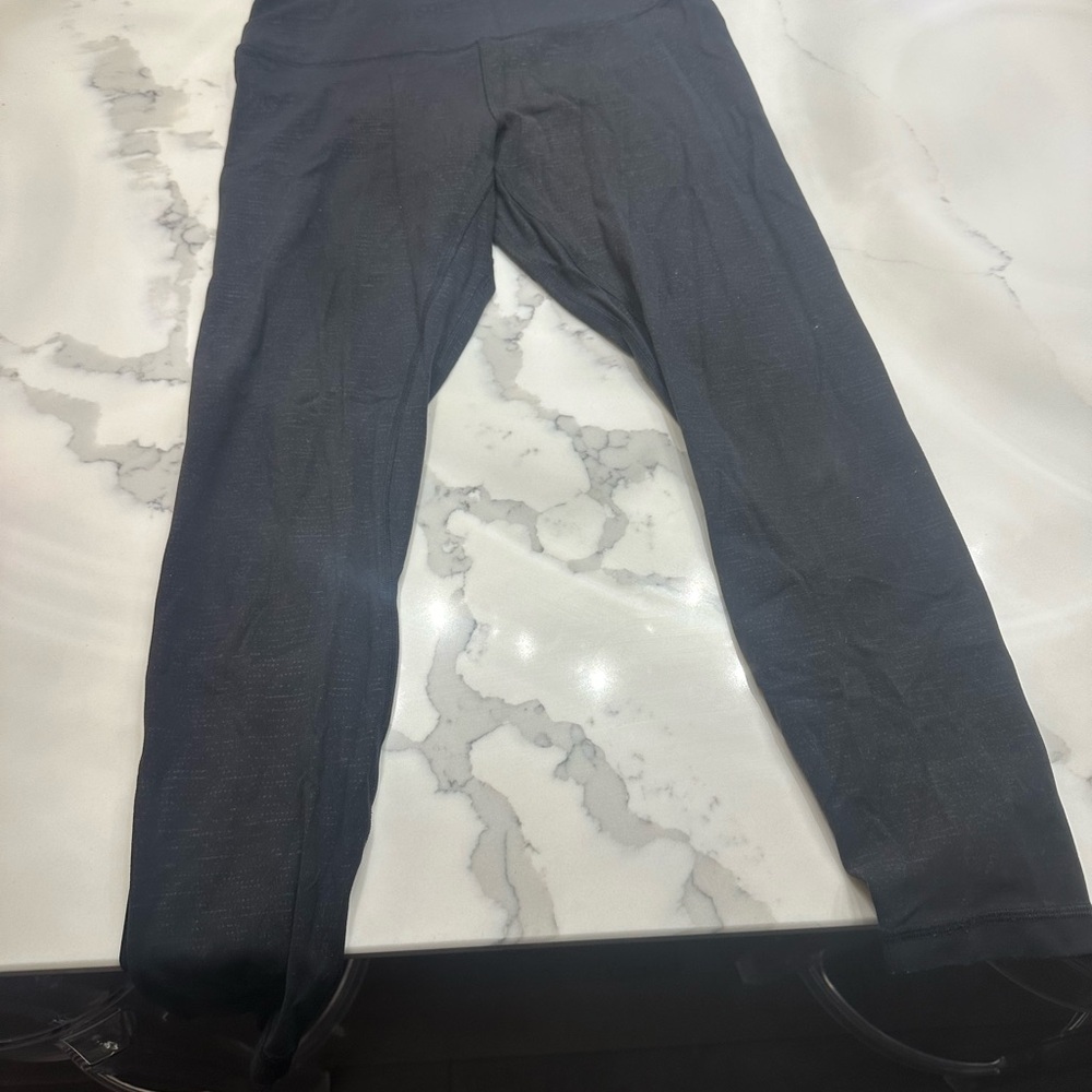 Lululemon size 8 Aligns 25”